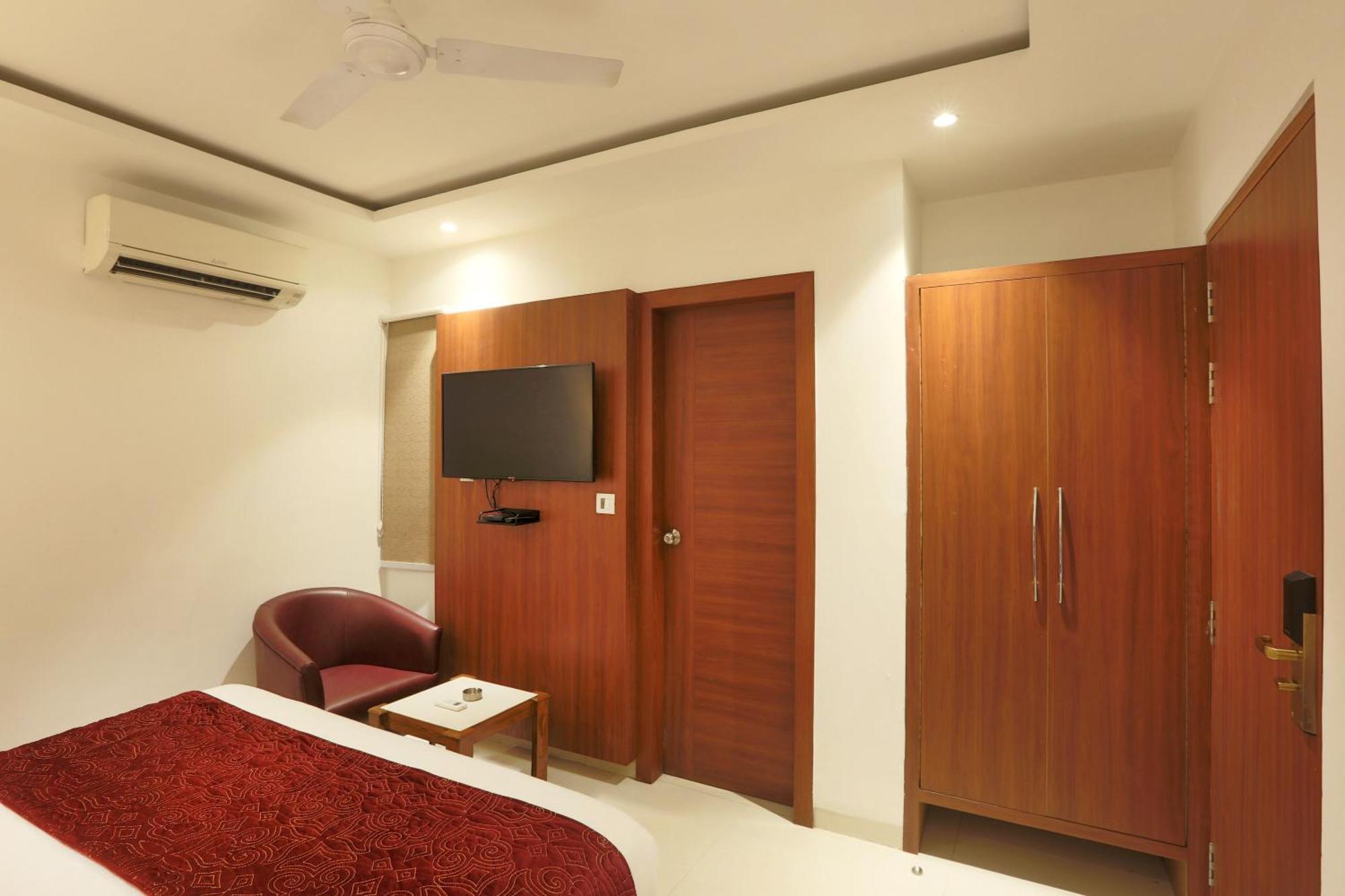 Hotel Arch Suites - Near Aerocity Νέο Δελχί Εξωτερικό φωτογραφία
